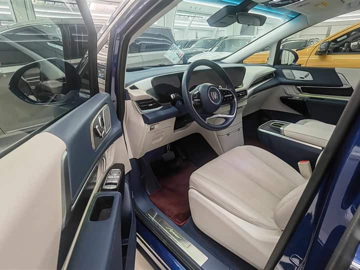 Photo 6 - Buick GL8 Century