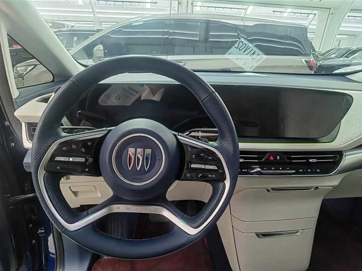 Photo 7 - Buick GL8 Century