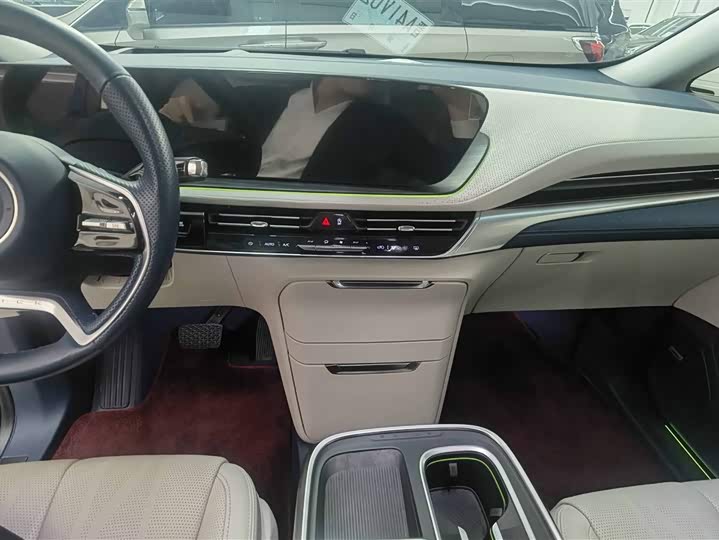 Photo 8 - Buick GL8 Century