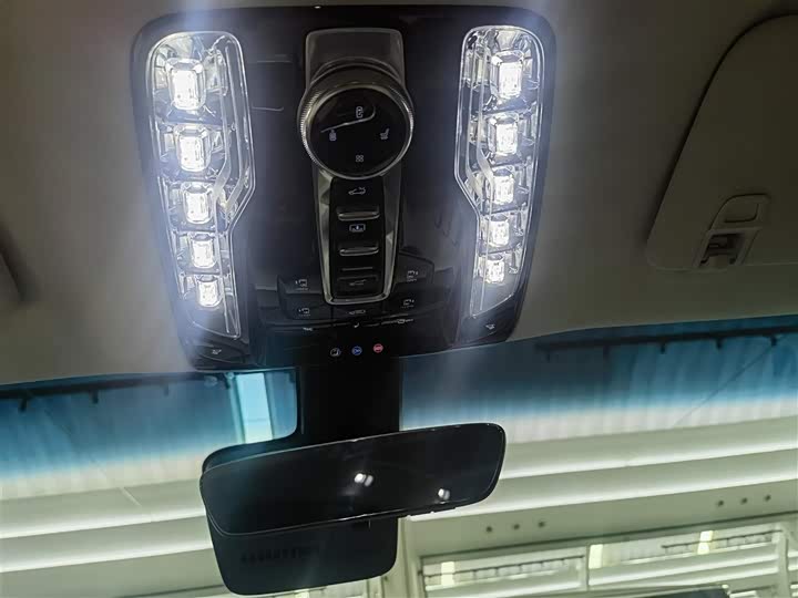 Photo 9 - Buick GL8 Century