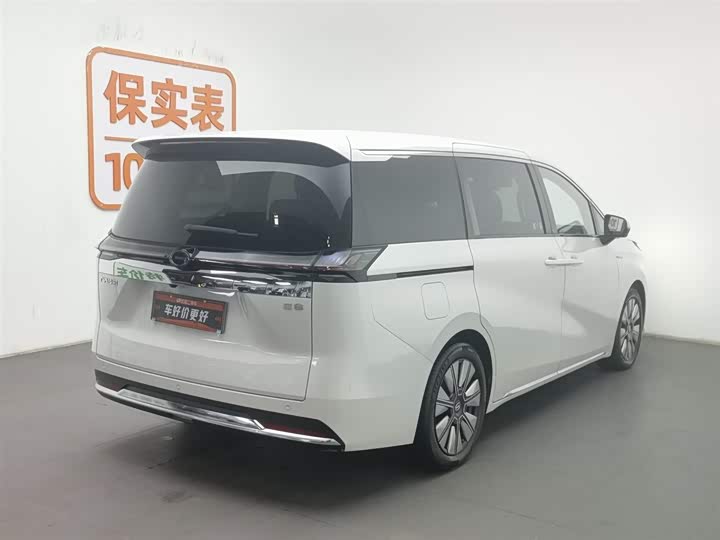 Фото 2 - GAC Trumpchi E8