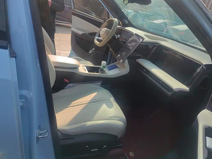 Фото 8 - Geely Galaxy L7