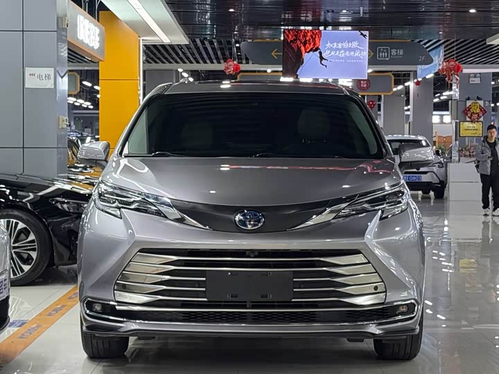 Фото 2 - Toyota Sienna