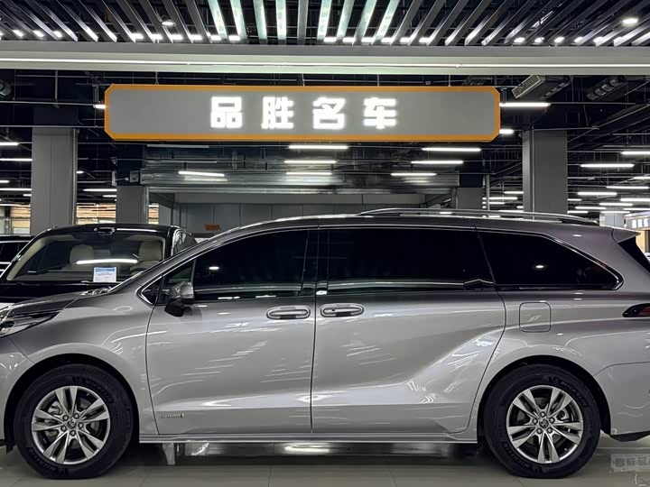 Фото 3 - Toyota Sienna