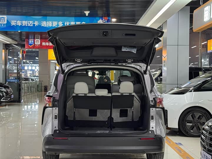 Фото 6 - Toyota Sienna