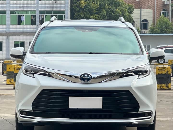 Фото 2 - Toyota Sienna