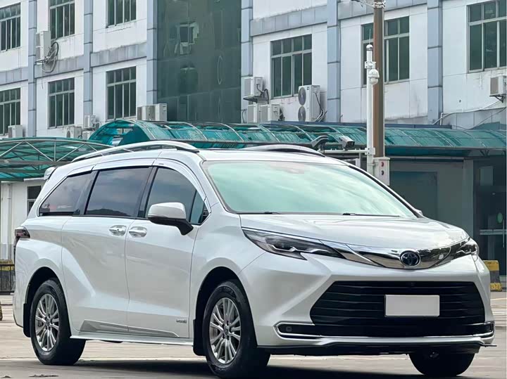 Фото 3 - Toyota Sienna