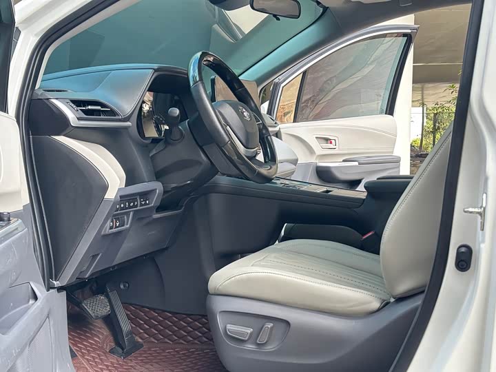 Фото 5 - Toyota Sienna