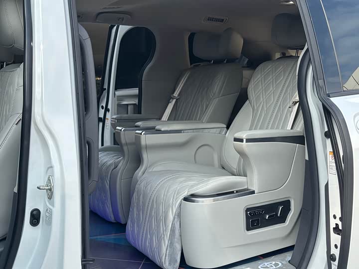 Фото 6 - Toyota Sienna