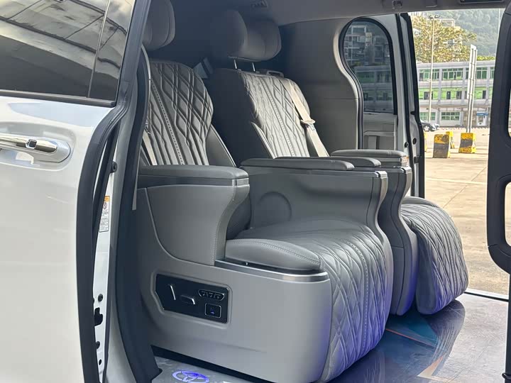 Фото 8 - Toyota Sienna