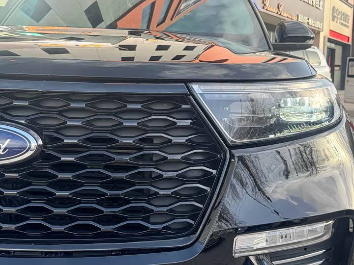 Фото 4 - Ford Explorer