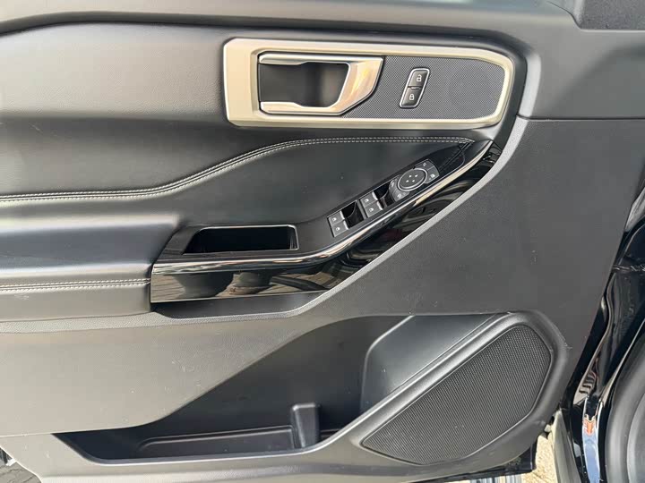 Фото 7 - Ford Explorer