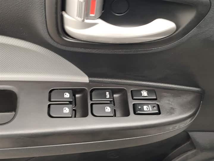 Фото 9 - Changan BenBen E-Star