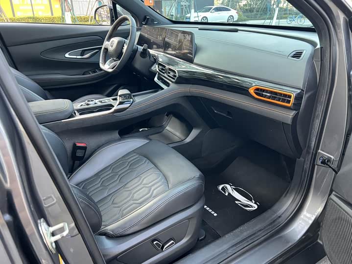 Фото 9 - Changan UNI-T