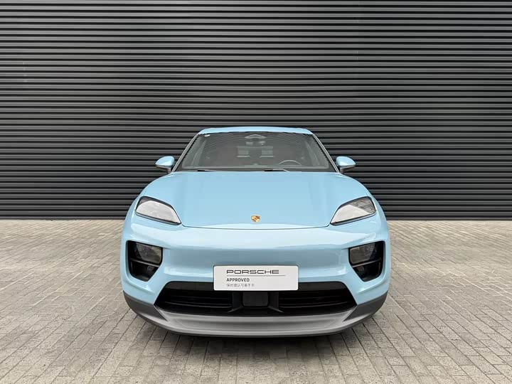 Фото 2 - Porsche Macan EV