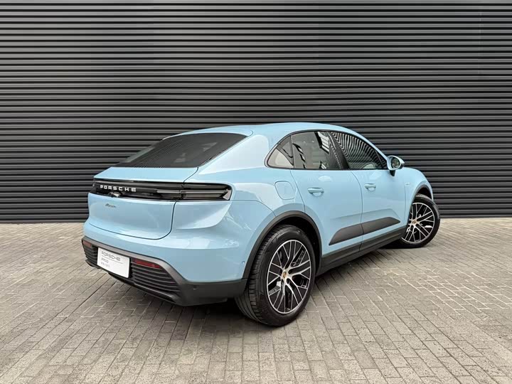Фото 4 - Porsche Macan EV