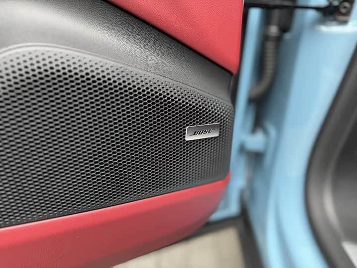 Фото 9 - Porsche Macan EV