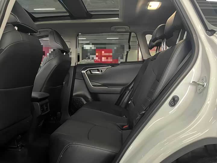 Фото 9 - Toyota Wildlander