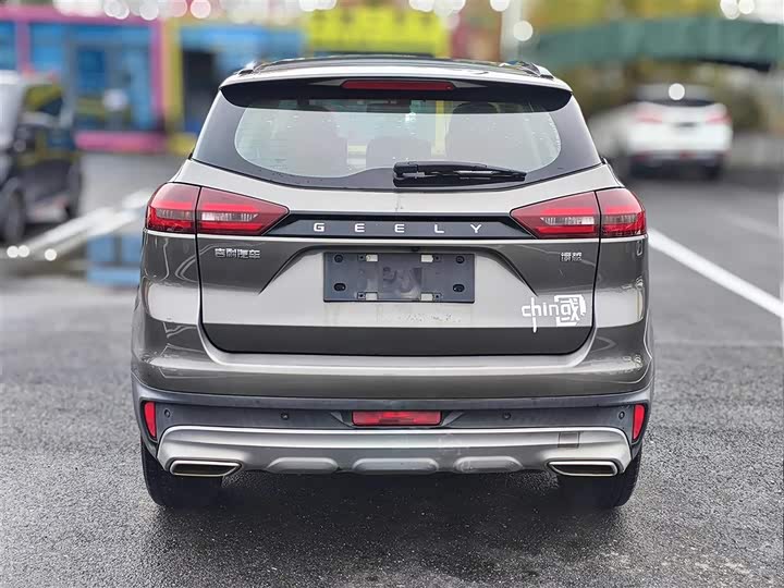 Фото 8 - Geely Atlas