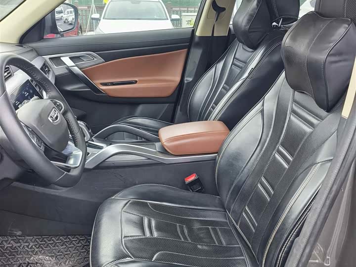 Фото 9 - Geely Atlas