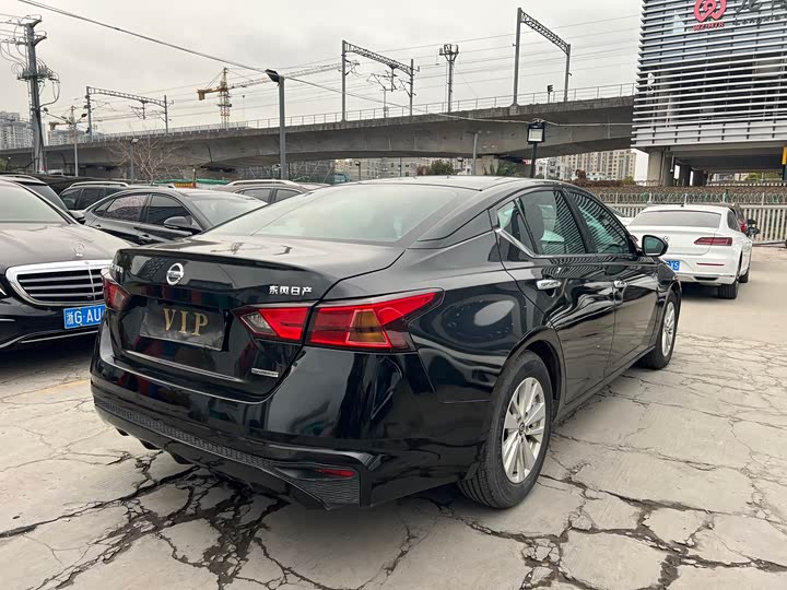 Фото 9 - Nissan Teana