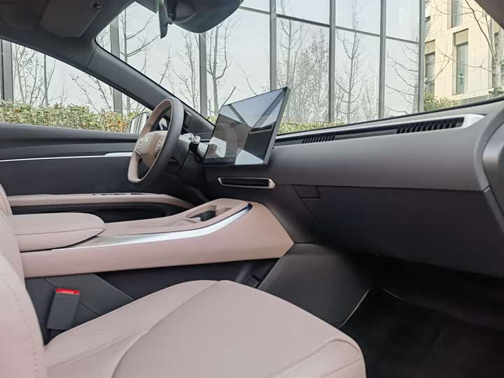 Фото 9 - XPeng Mona M03