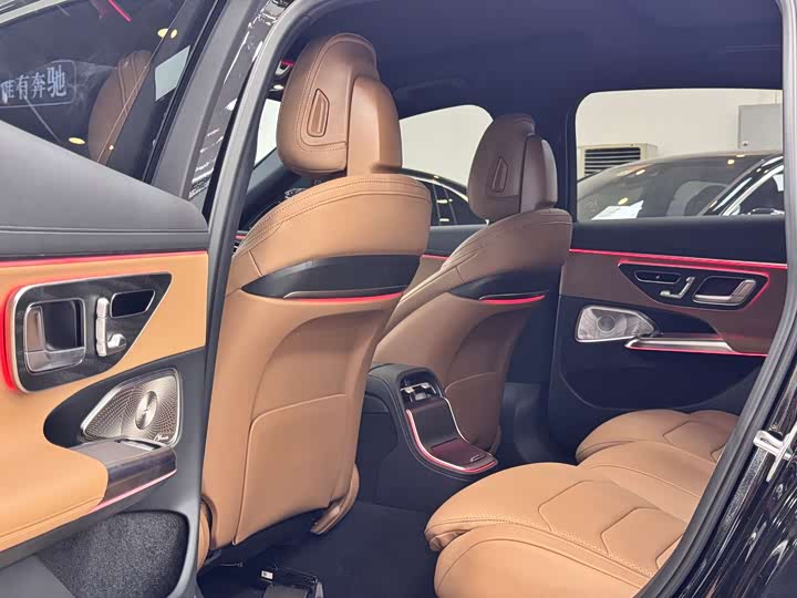 Photo 8 - Mercedes-Benz E-Class