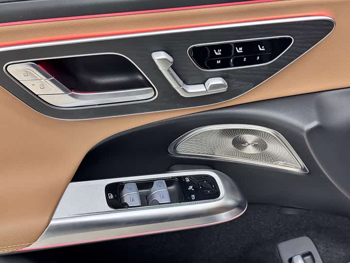 Photo 9 - Mercedes-Benz E-Class