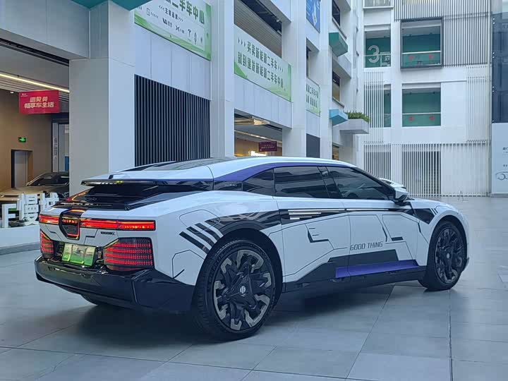 Фото 6 - HiPhi Z