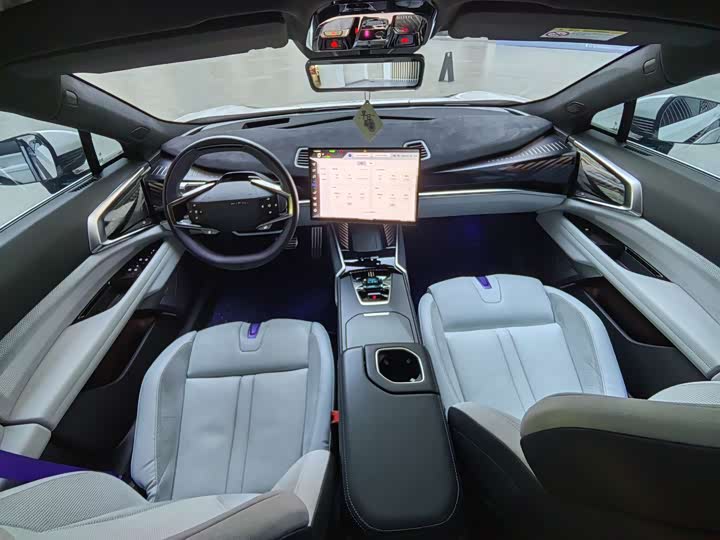 Фото 8 - HiPhi Z