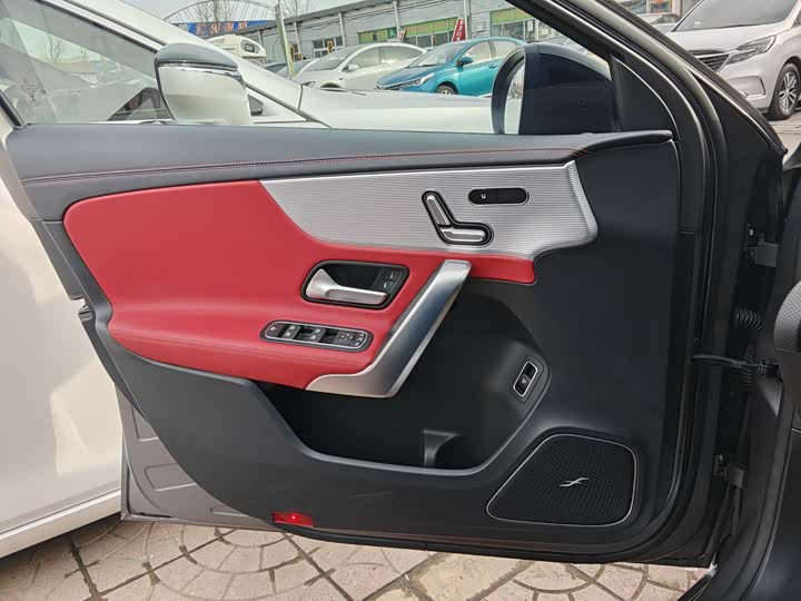 Фото 9 - Mercedes-Benz A-Class AMG