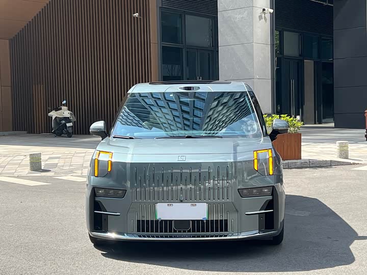 Фото 2 - Zeekr 009