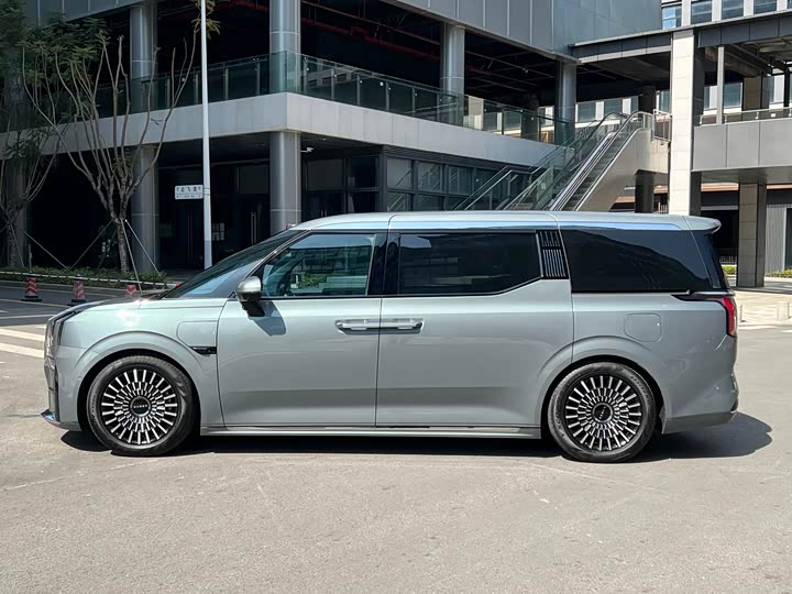 Фото 4 - Zeekr 009