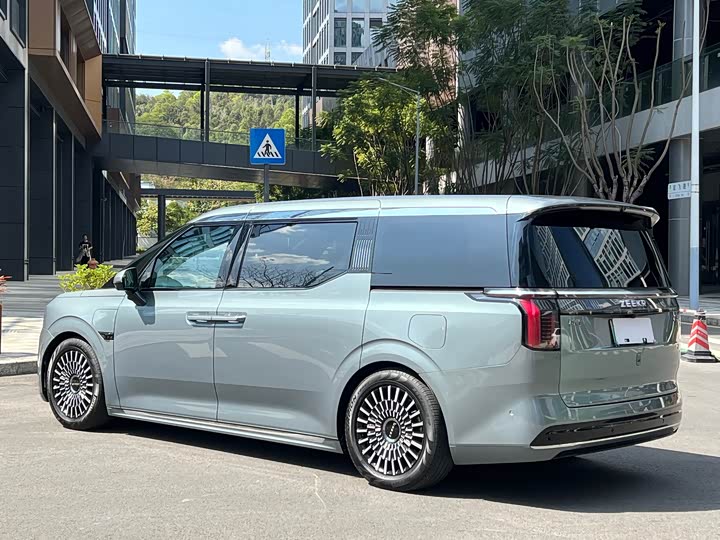 Фото 5 - Zeekr 009