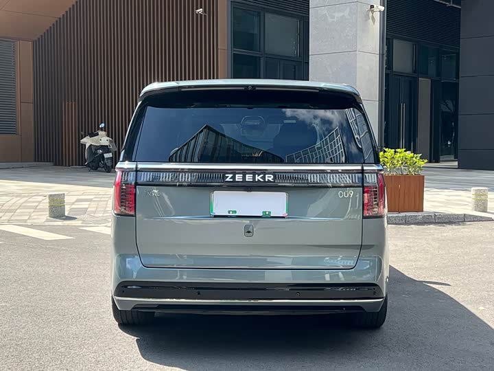 Фото 6 - Zeekr 009