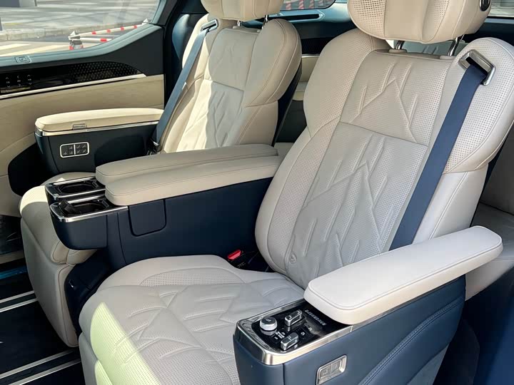 Фото 8 - Zeekr 009