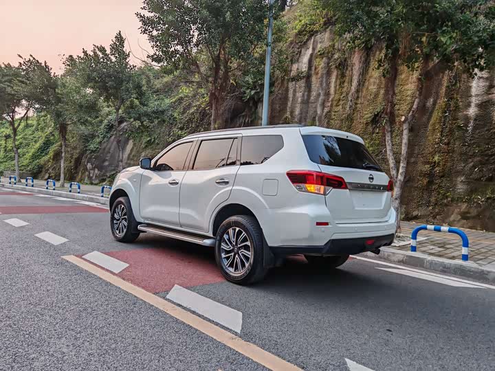 Фото 7 - Nissan Terra