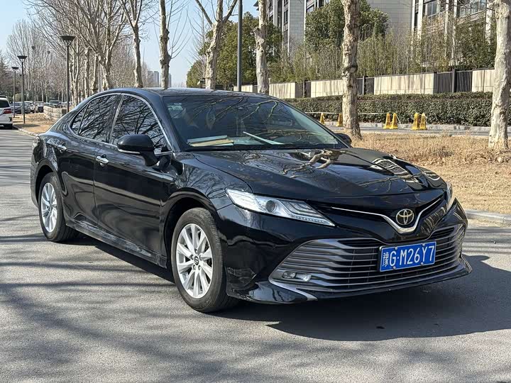 Фото 3 - Toyota Camry