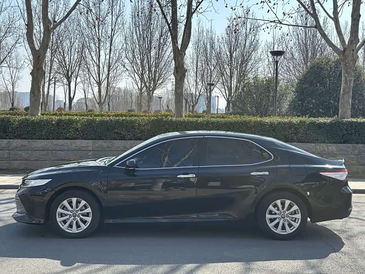 Фото 6 - Toyota Camry