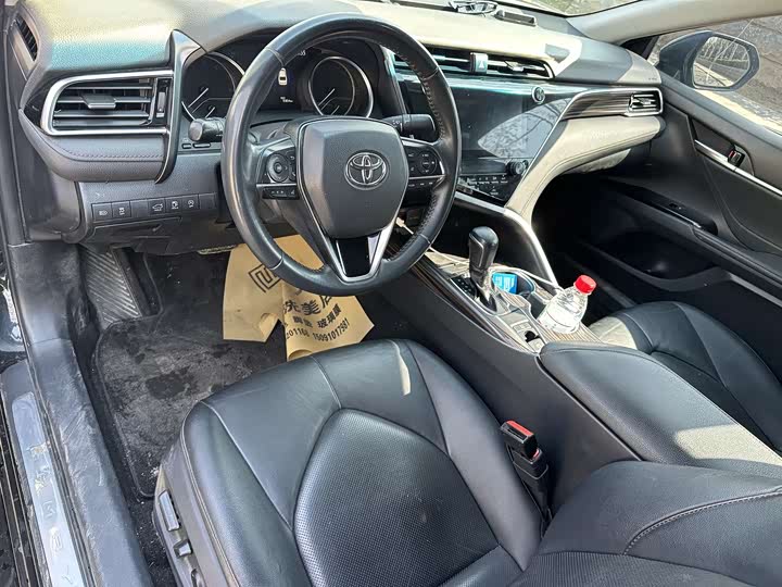 Фото 7 - Toyota Camry