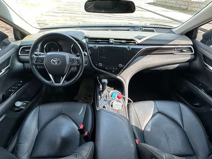 Фото 9 - Toyota Camry