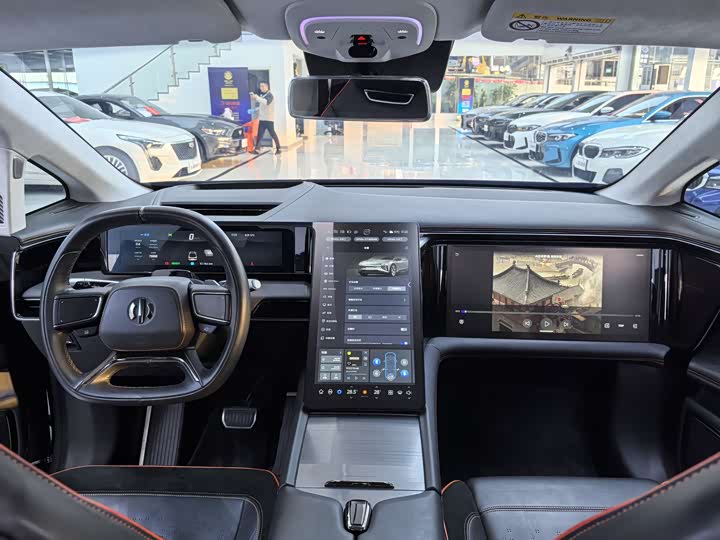 Фото 5 - HiPhi X