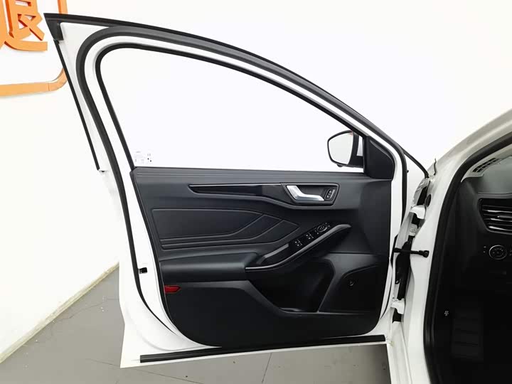 Фото 8 - Ford Focus