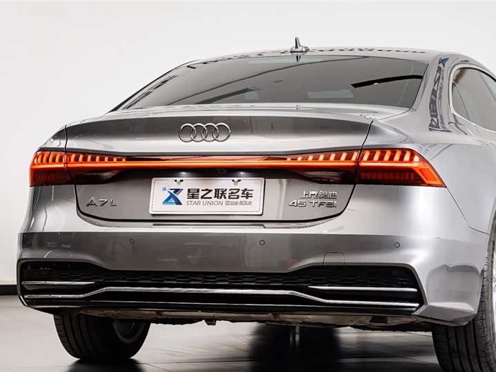 Фото 8 - Audi A7L