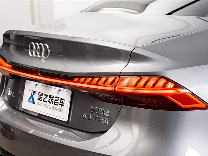 Фото 9 - Audi A7L