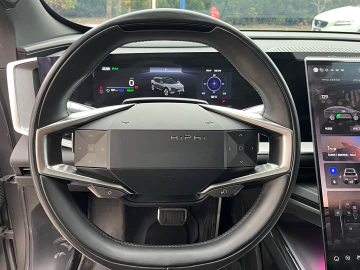 Фото 8 - HiPhi Y