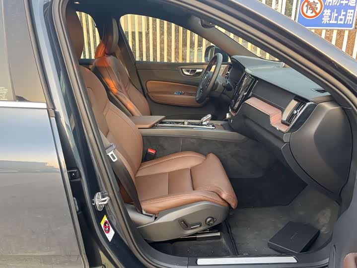 Фото 7 - Volvo XC60 Hybrid