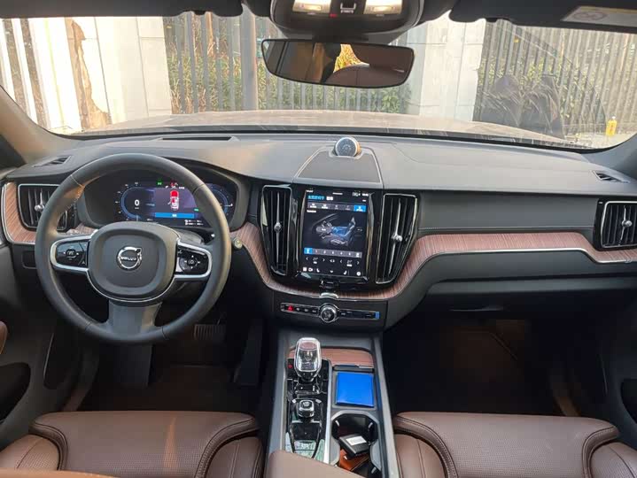 Фото 8 - Volvo XC60 Hybrid