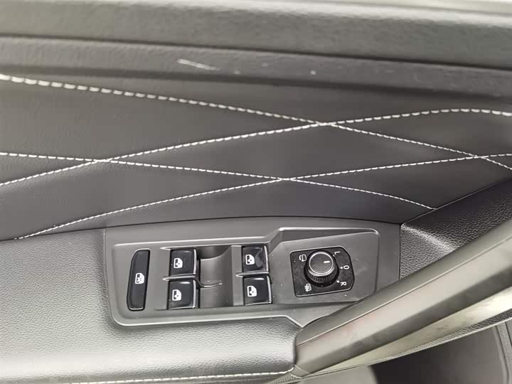 Фото 9 - Volkswagen Tiguan L Pro