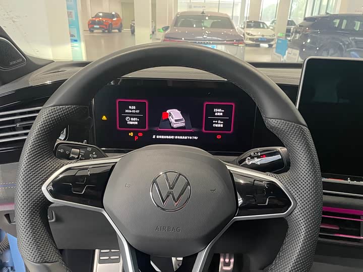 Фото 5 - Volkswagen Tiguan L Pro